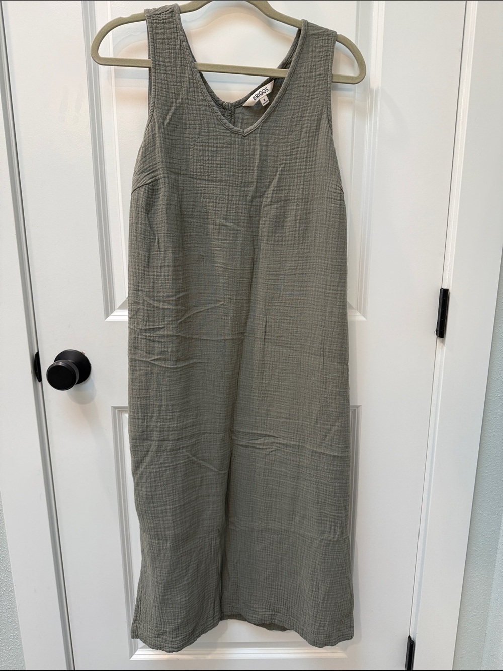 Briggs New York Sleeveless V-Neck Midi Dress in Olive
